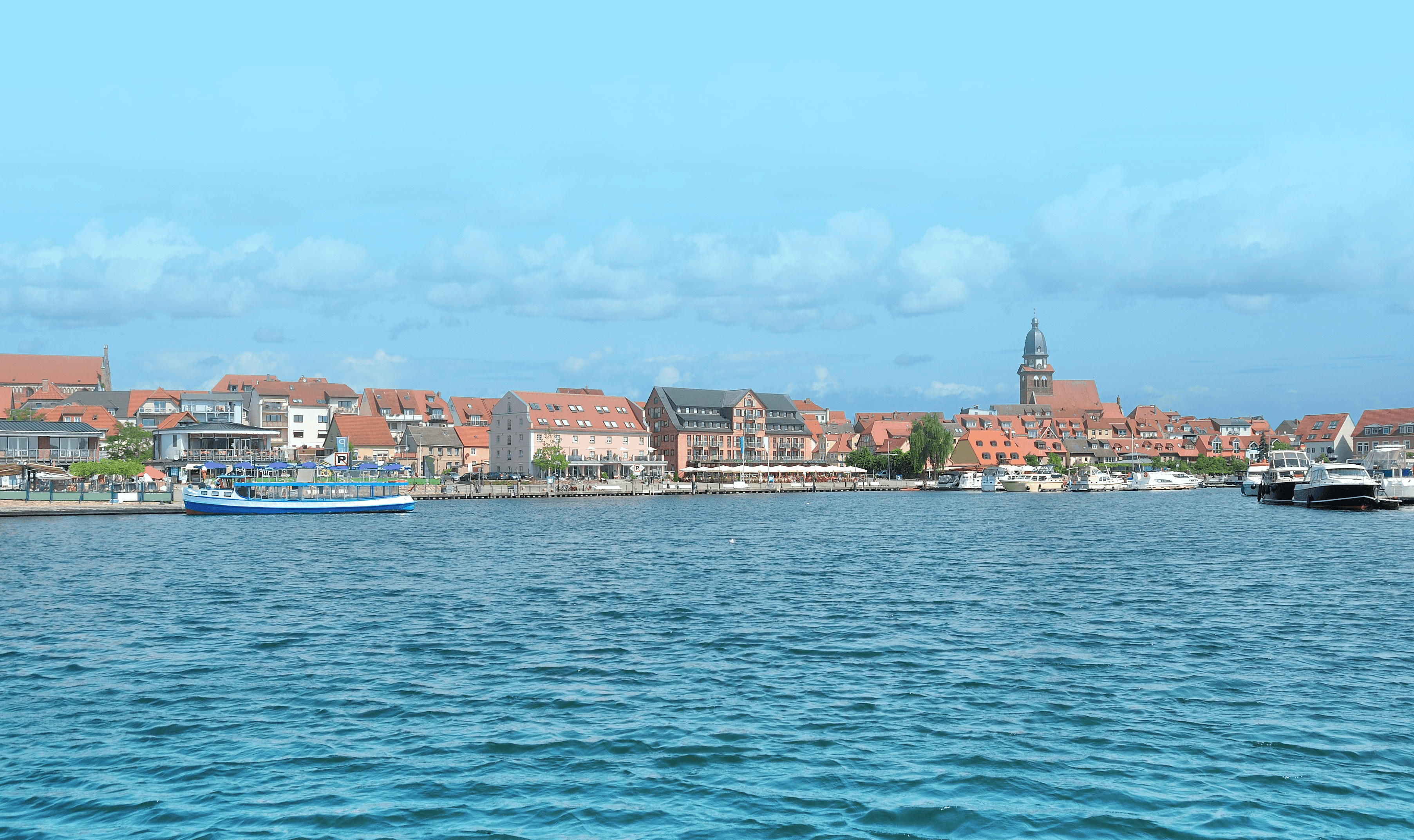 Hafen von Waren (Müritz) an der Mecklenburgischen Seenplatte