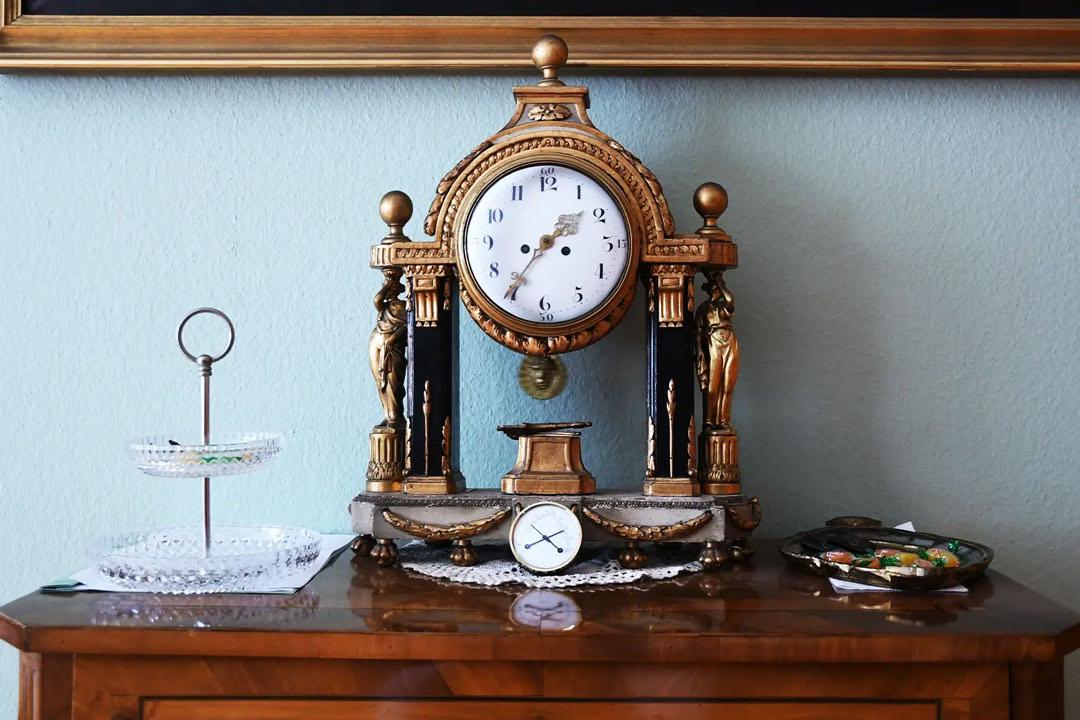 Historische Standuhr als Zeitzeuge - Führung Heimatwohnmuseum Freiburg buchen und entdecken