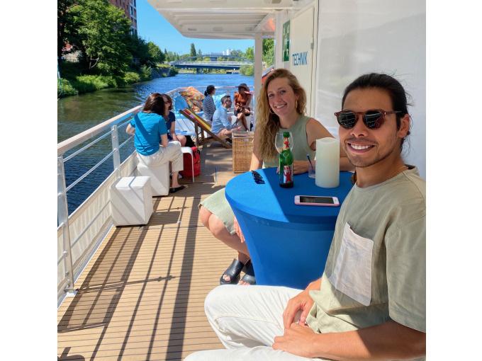 Schiffsrundfahrt | Berliner Highlight Tour mit Solarschiff | Sightseeing auf der Spree | Abfahrt Hafen Solarwaterworld
