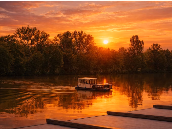 Afterwork- oder Sundowner Rundfahrten mit dem Floßboot