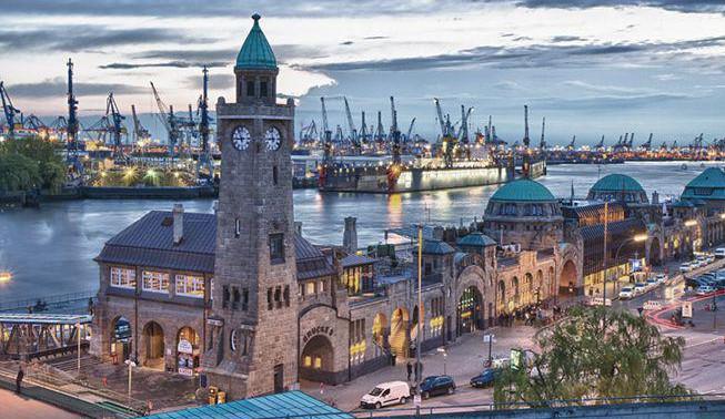 Romantische Landungsbrücken - Hamburgs Skyline auf der Luft genießen