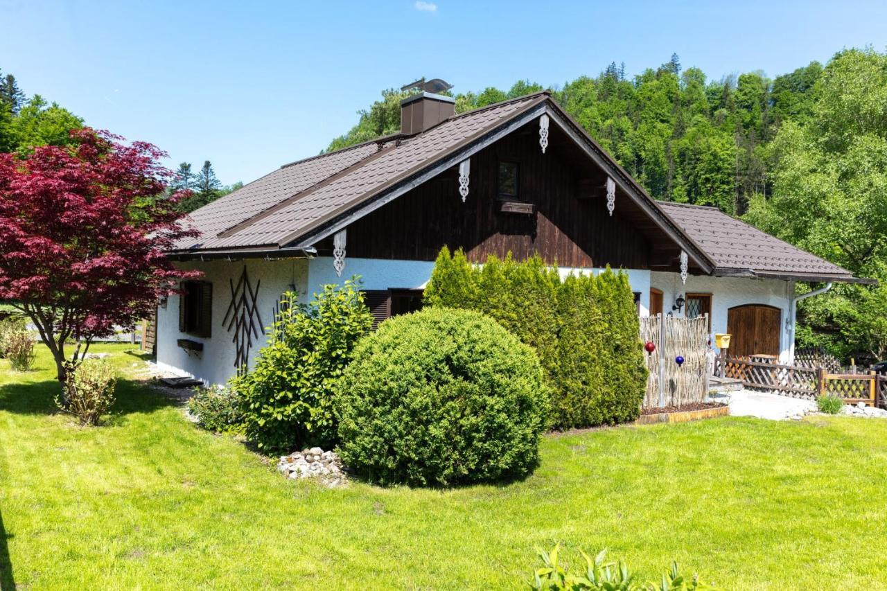 Ganzes Haus mit großem Garten und eigener Sauna