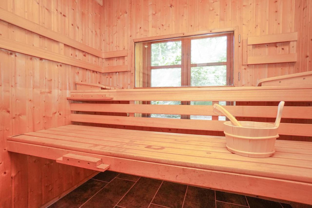 Ruhe unter Reet-Haus mit Sauna, Whirlpool und Kamin