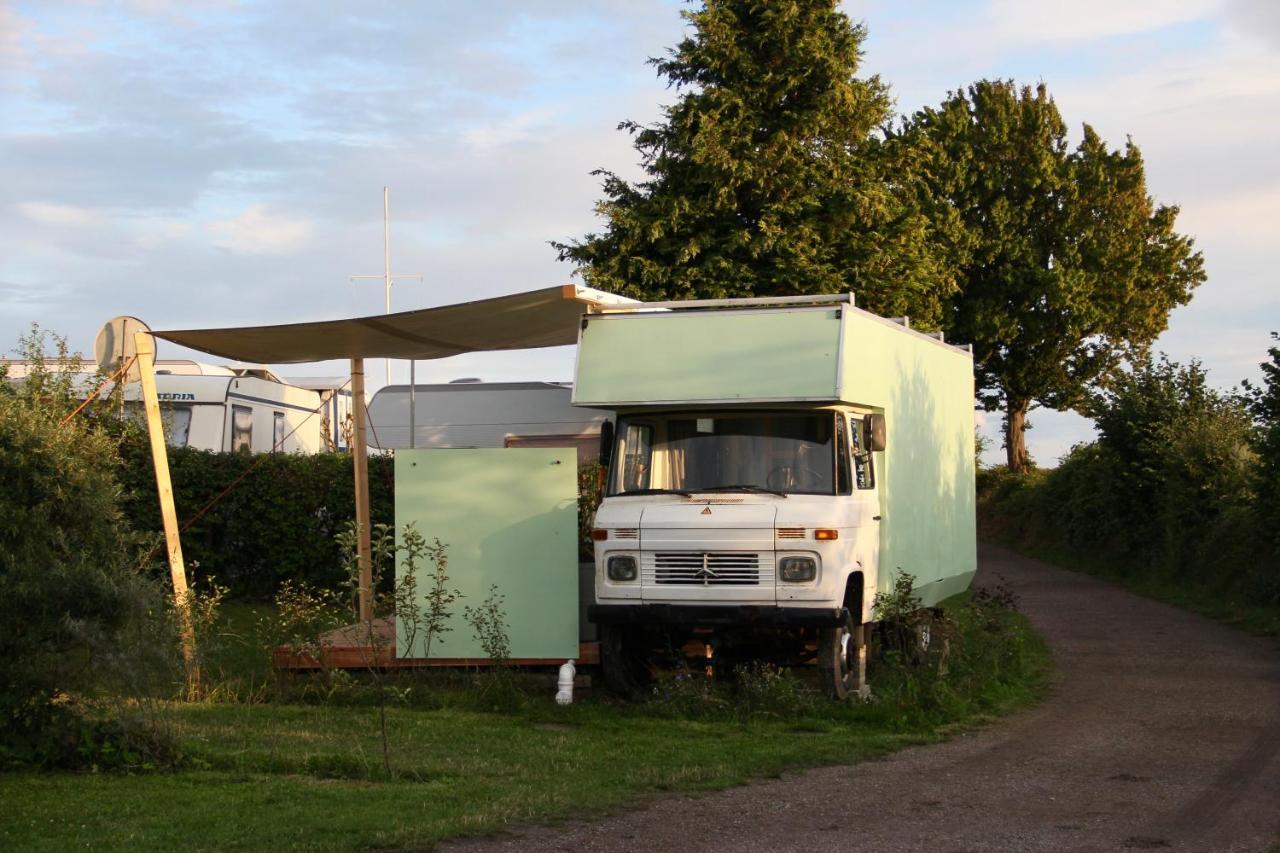 Marilyn - Glamping im Mercedes DüDo auf Camping Seeblick