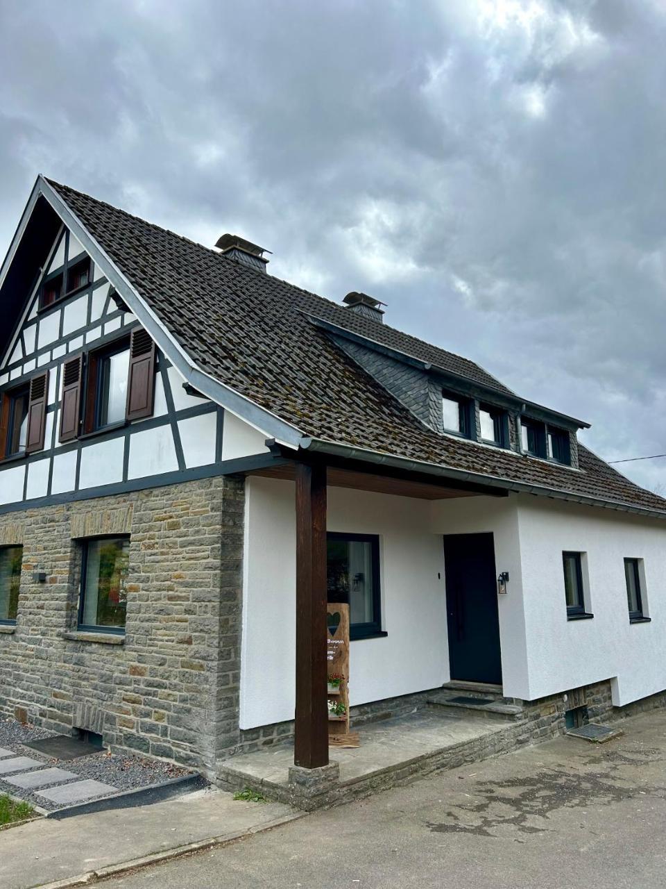 Traumfabrik Eifel mit Sauna & Whirlpool