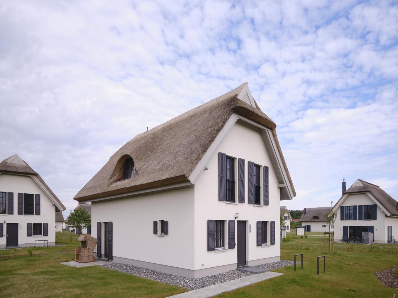 Reetland am Meer - Luxus Reetdachvilla mit 3 Schlafzimmern, Sauna und Kamin G05