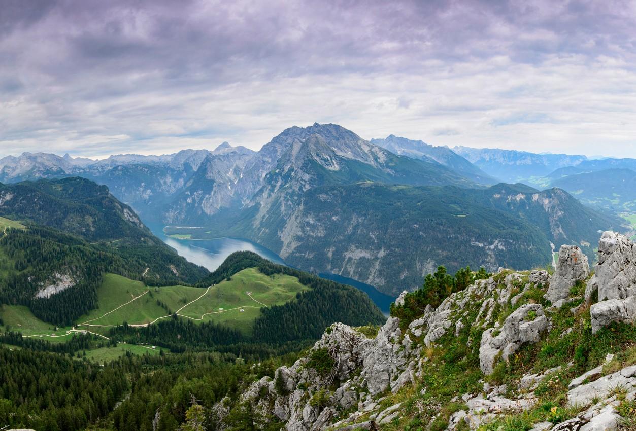 Berge in den Berchtesgadener Alpen mit Königssee