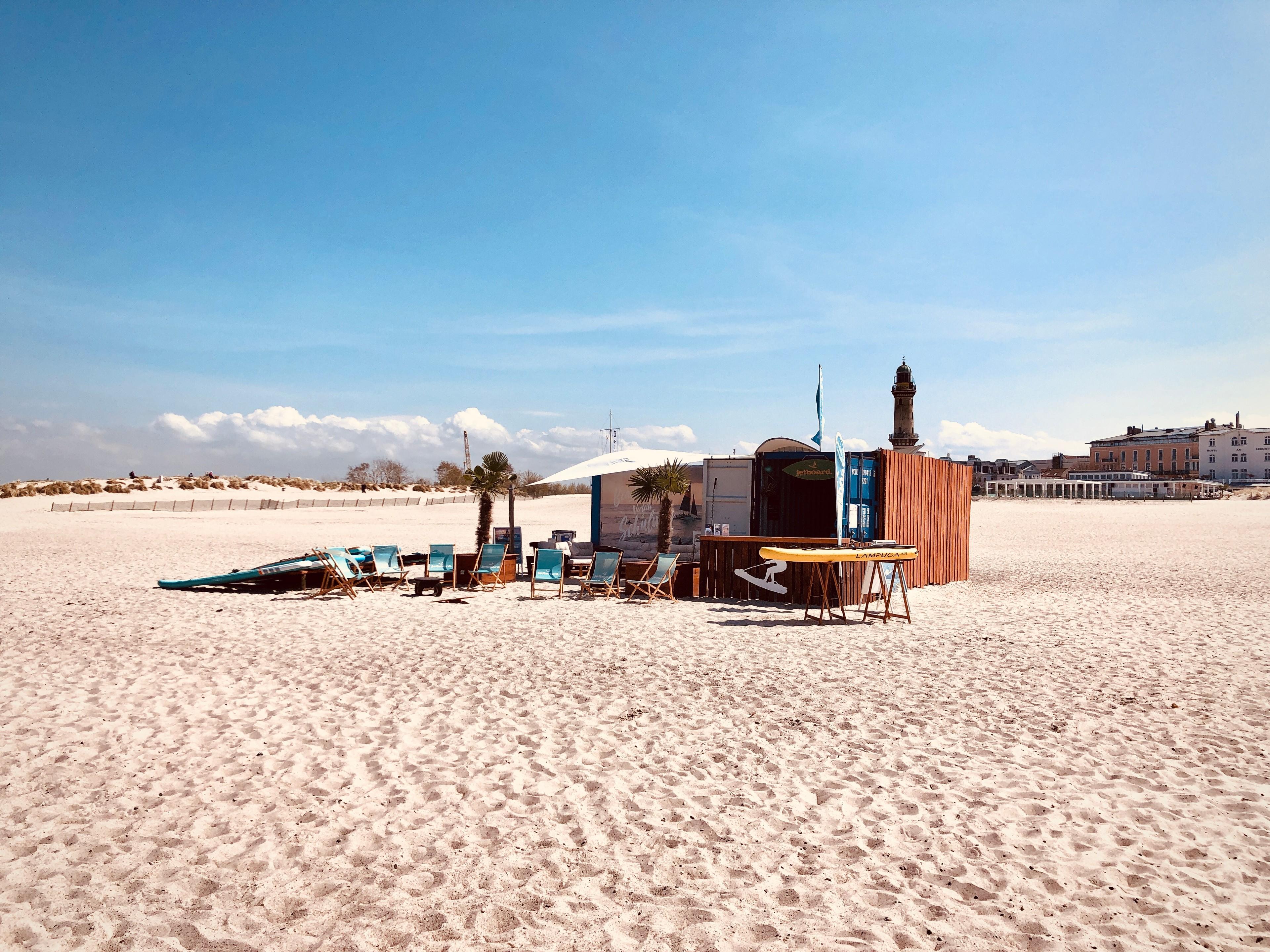 Surf-Container am Strand