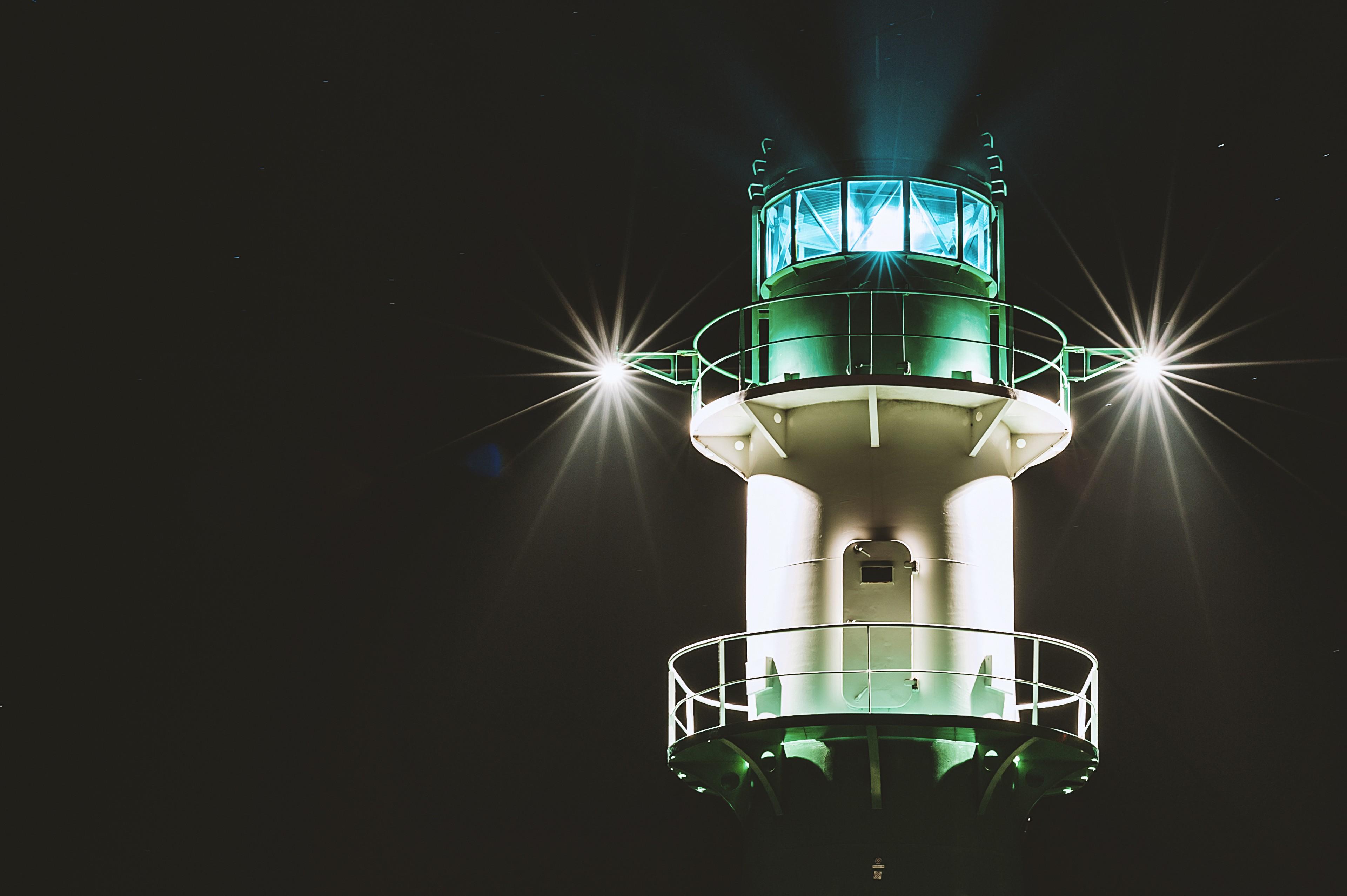 Leuchtturm in Warnemünde bei Nacht