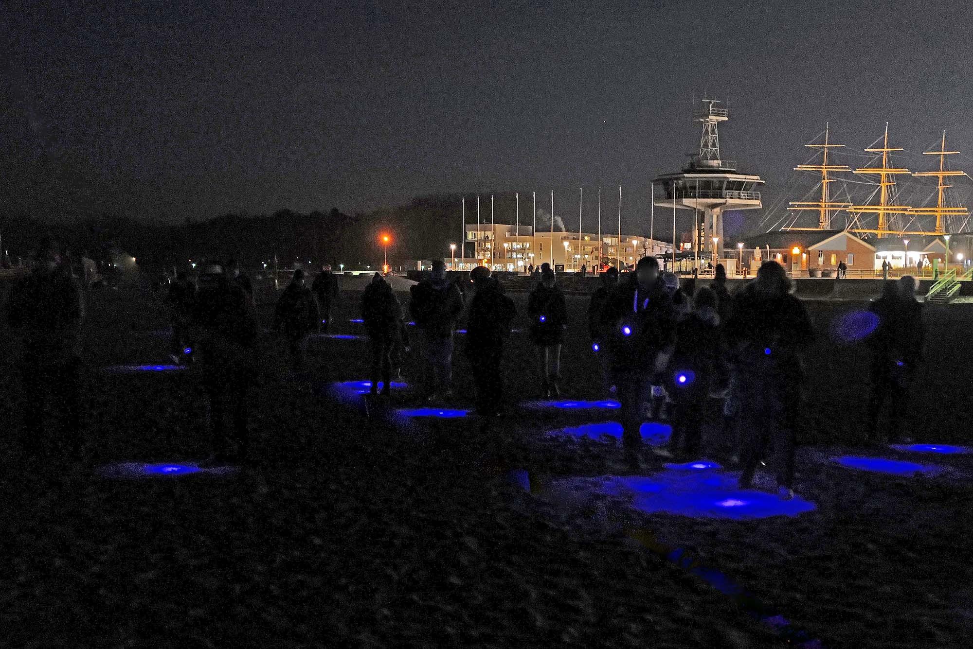 Bernsteine finden: Geführte Tour mit Schwarzlicht (Travemünde)