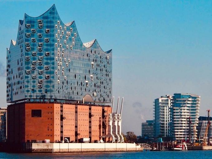 Wir freuen uns darauf, Ihnen die „Elphi“ bei einer privaten Führung* vorzustellen!