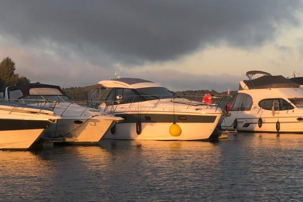 Family & Friends Motoryacht mit Skipper