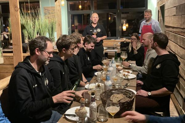 Gemütliche Atmosphäre inmitten der Brauerei