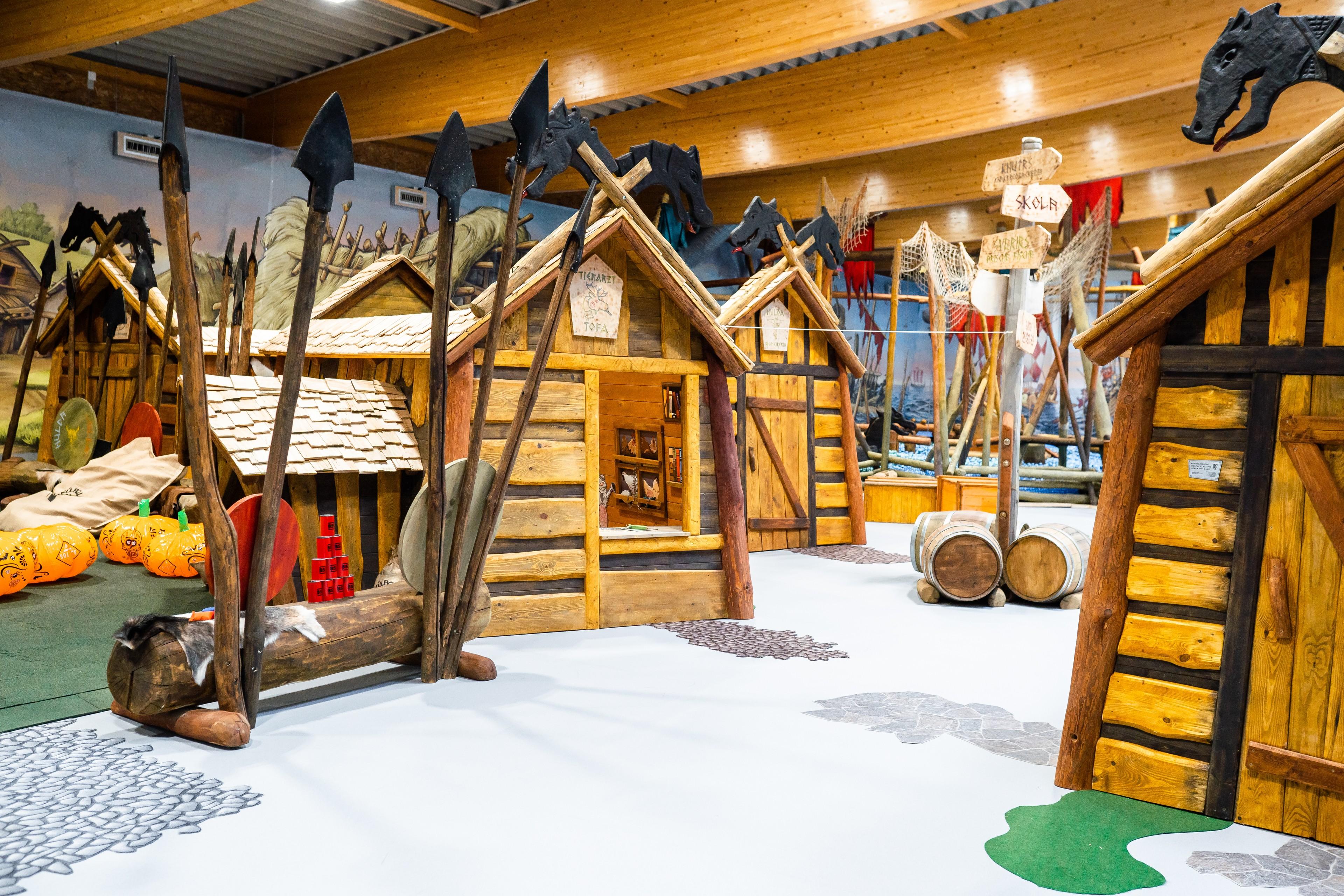 Hütten im Wikinger-Indoorspielplatz Kühlungsborn