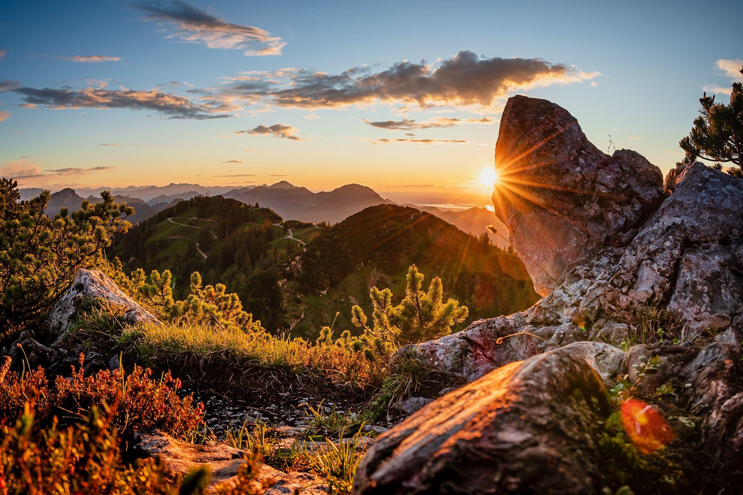 Sonnenaufgang in Gebirge