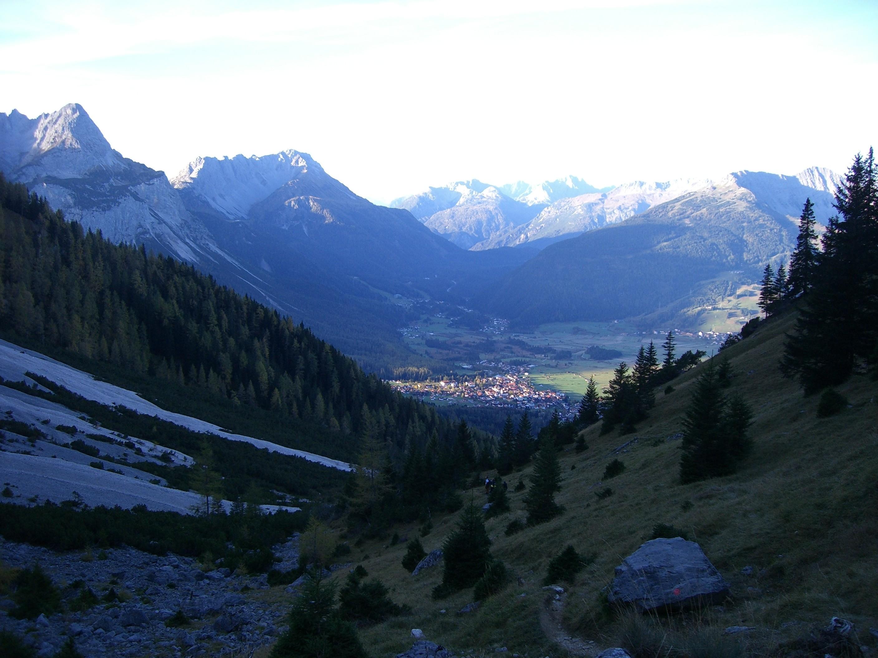Ausblick von der Zugspitze ins Tal