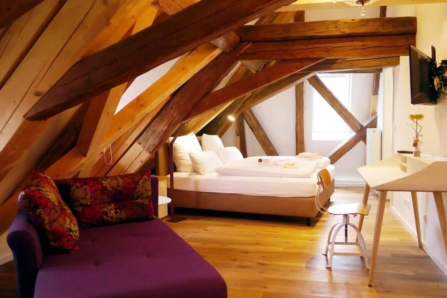 Zimmer mit Doppelbett in den Hollerhöfen in Waldeck bei Kemnath