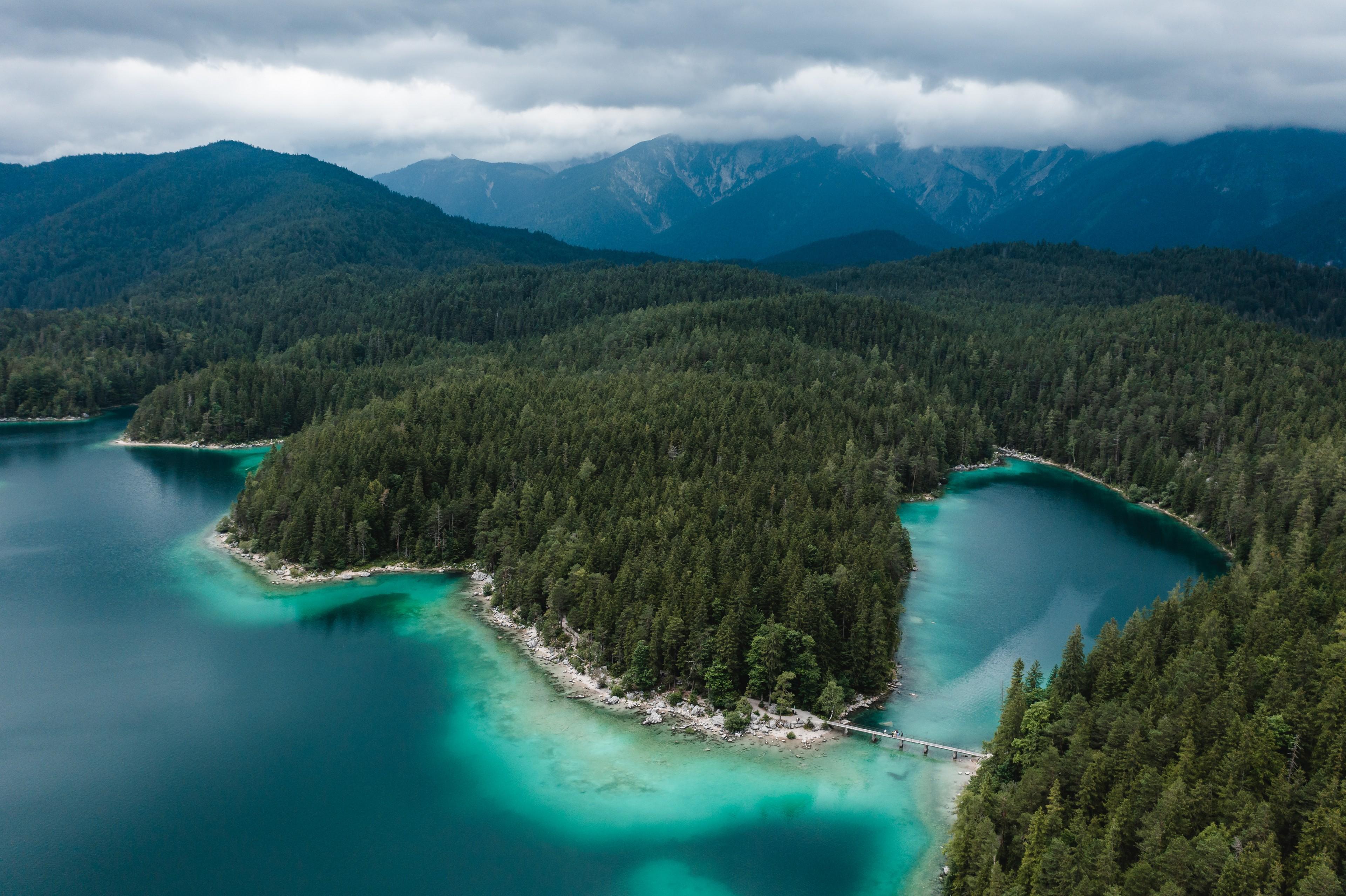 Eibsee von oben mit Alpen im Hintergrund