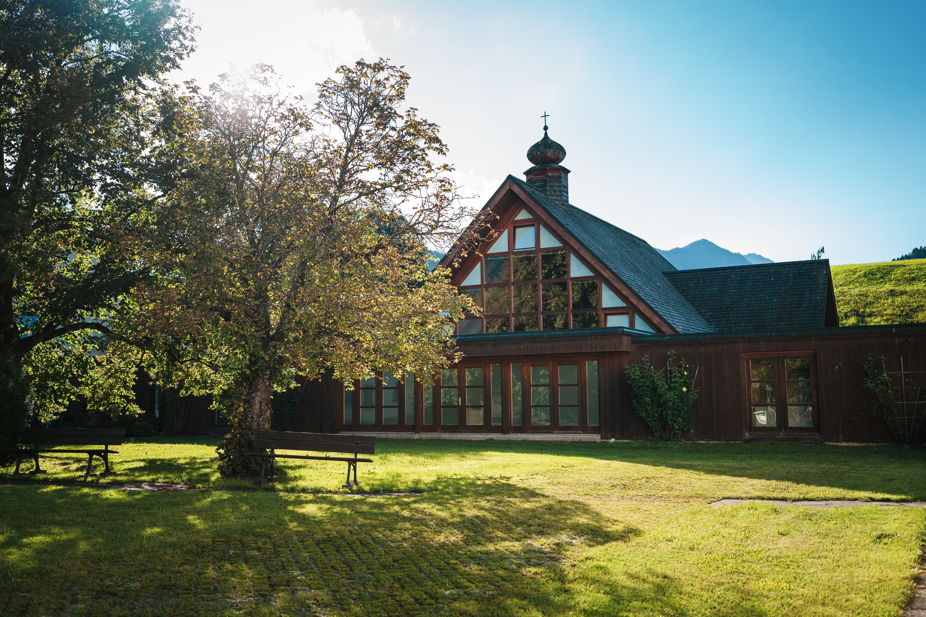 Eine Kirche in Ruhpolding, die man bei der Führung auf dem Kapellenweg besucht