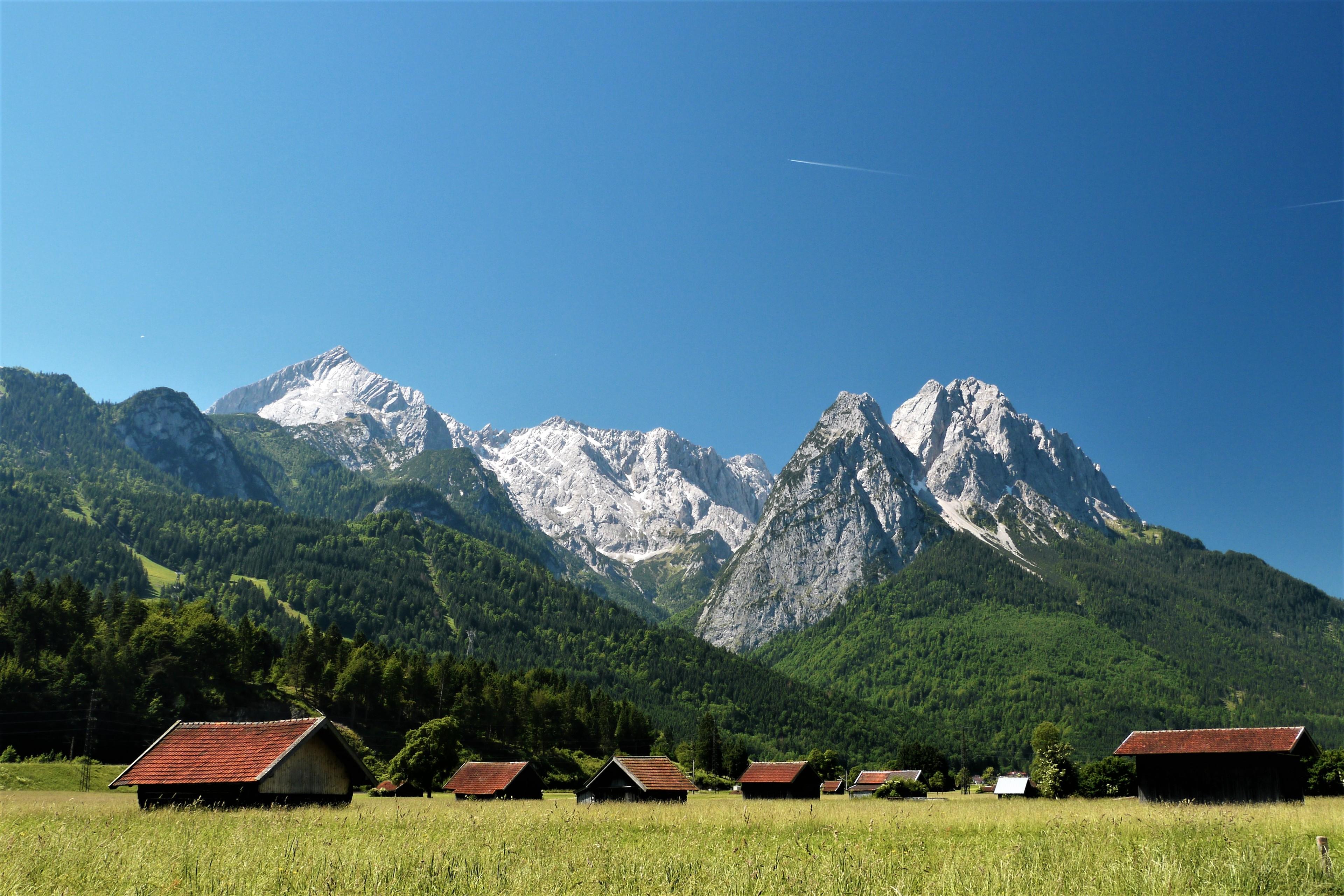 Landschaft am Wank mit Alpen im Hintergrund