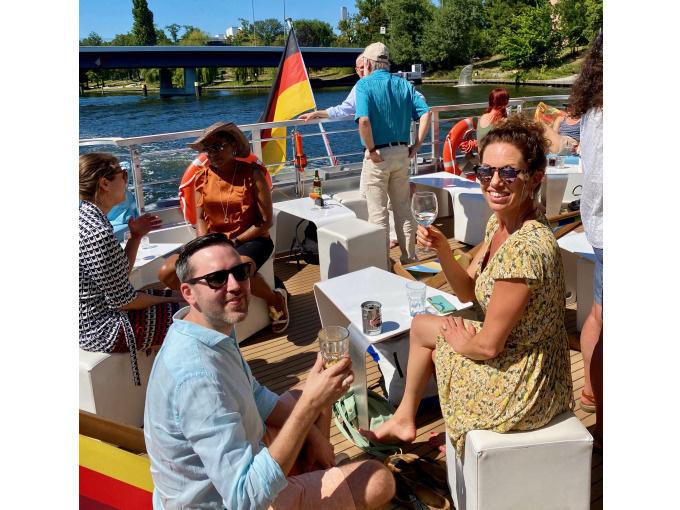 Schiffsrundfahrt | Sunset Tour mit Solarschiff | Sightseeing auf der Spree | Abfahrt Hafen Solarwaterworld 