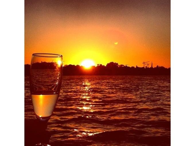 Traumhafter Sundowner-Törn mit Zweimast-Segelkutter auf der Hamburger Alster