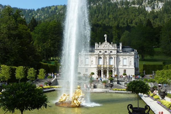 Gemütliche Rund-Wanderung zum weltberühmten Königsschloss Linderhof. 