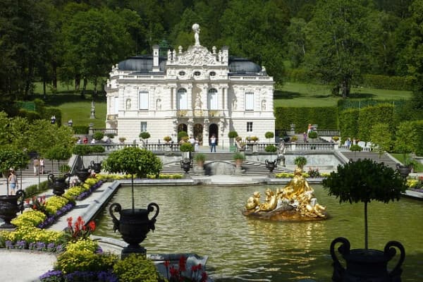 Lohnenswerte Führung durchs berühmte Königsschloss Linderhof